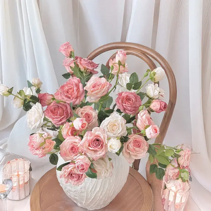 Bouquet de roses Vintage à bord brûlé