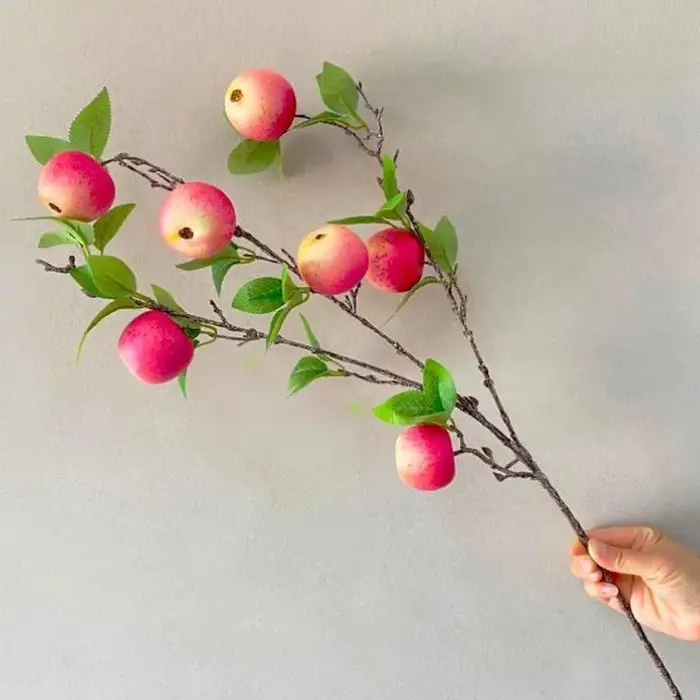 Une branche d'arbre à pommes de grenade artificielle 7 plante verte de fruits de pomme pour la décoration florale murale de fête de mariage