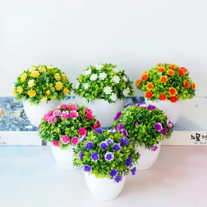 Plante artificielle en pot