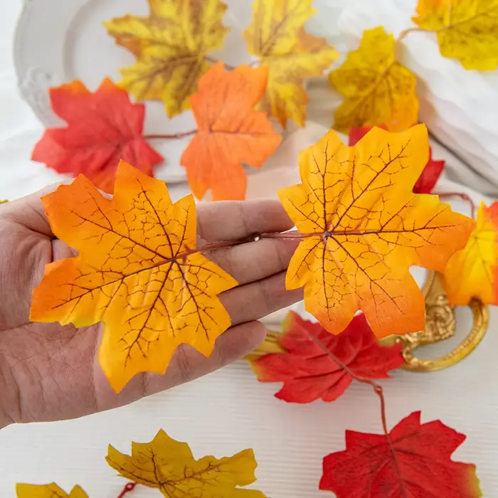 Plantes artificielles Fleurs Soie Feuille D'érable Halloween Festival De Noël Décoration Maison Salle Table Jardin Mariage Scrapbook