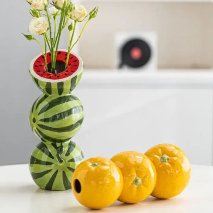 Vase décoratif en céramique en forme de fruit de dessin animé (orange, citron, pastèque), fait main, unique, pour arrangement floral.