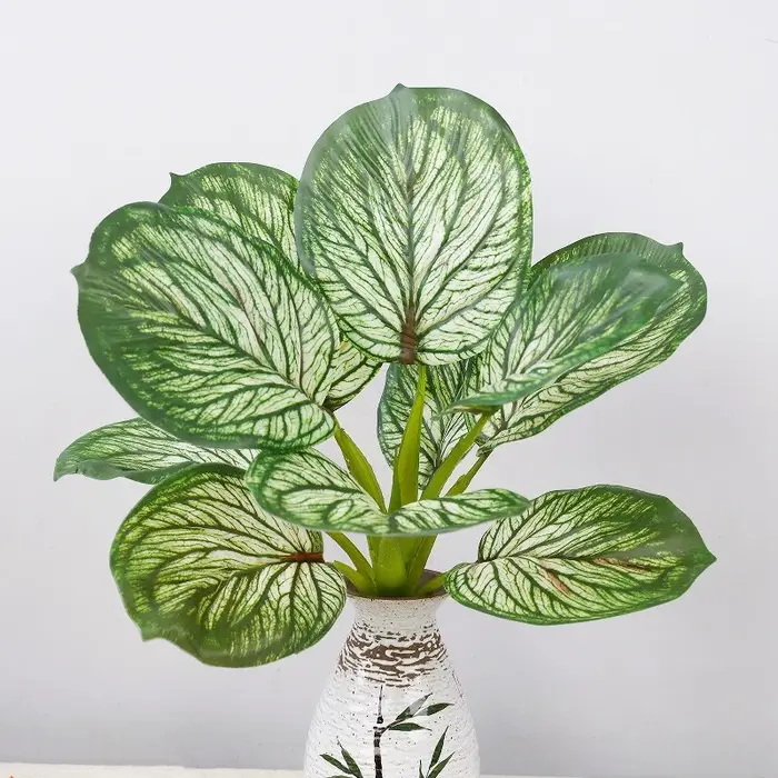 Plantes vertes en plastique pour bureau
