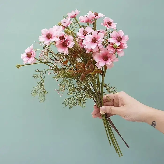 Bouquet de fleurs artificielles vintage