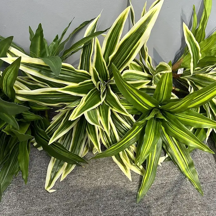Plantes vertes artificielles en plastique de fer de beauté brésilienne