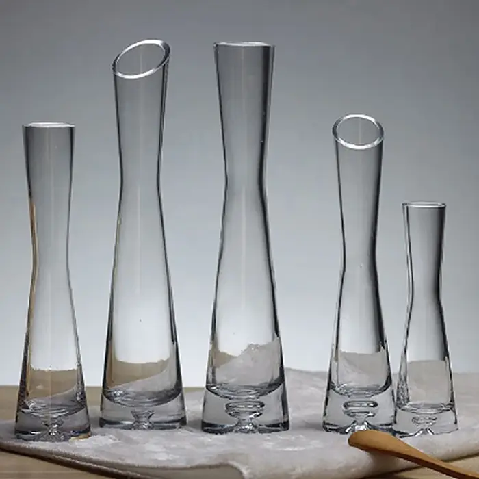 Vase à fleurs en verre transparent