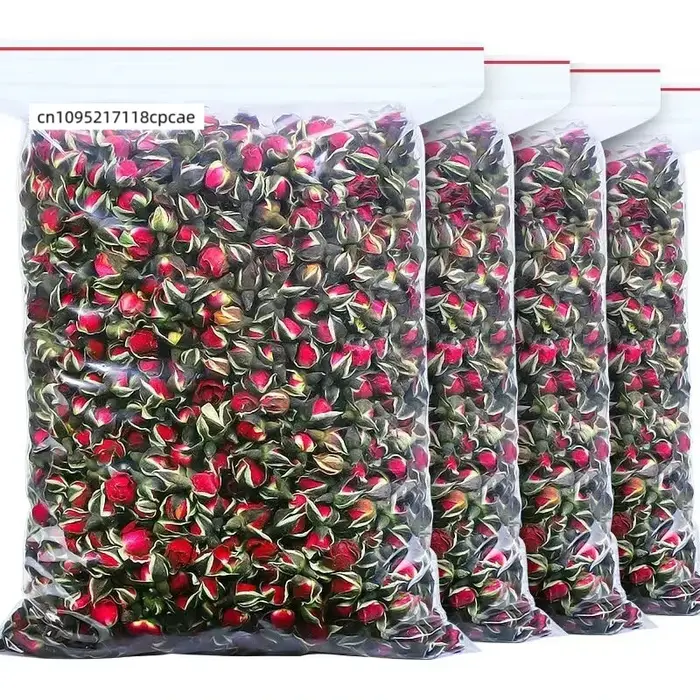 Bourgeons et pétales de roses rouges séchées naturelles et parfumées