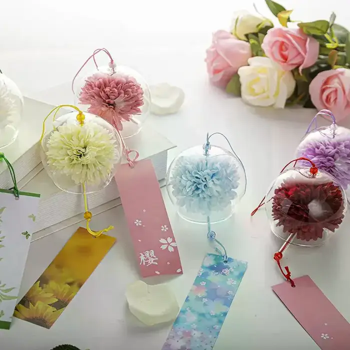 Carillon à vent en verre de style japonais avec fleurs artificielles