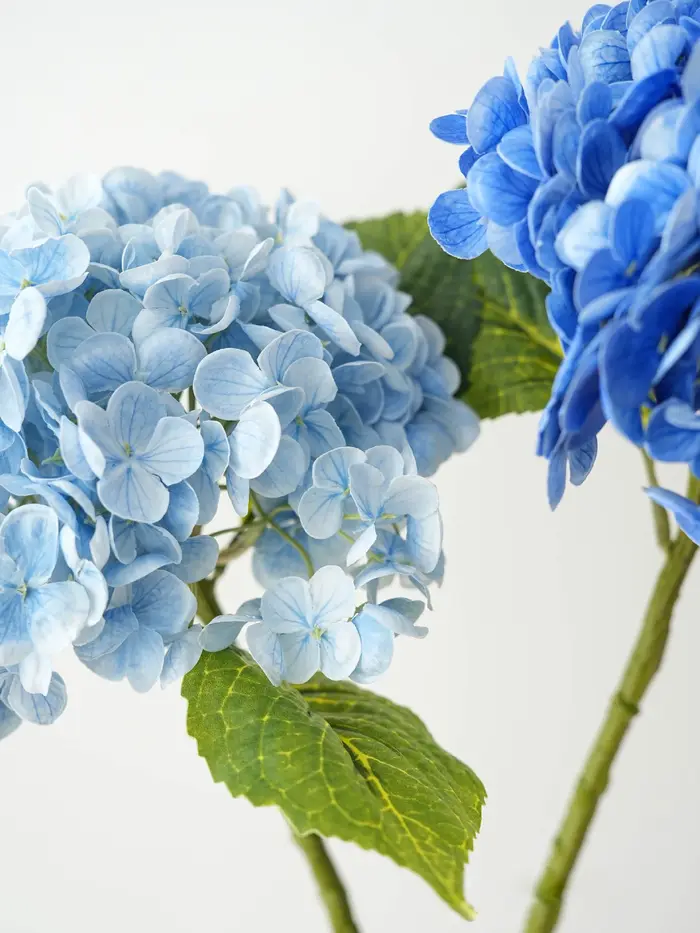 Fleurs d'hortensia artificielles bleues