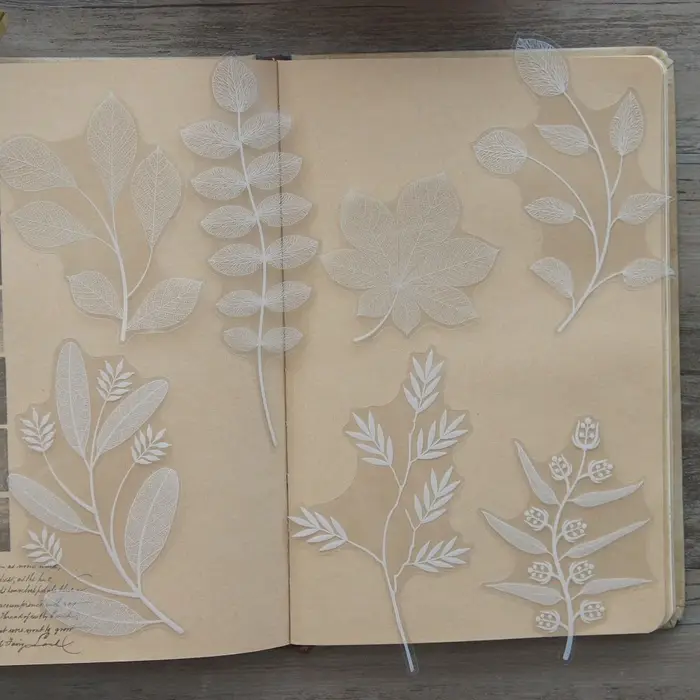 Autocollants en forme de feuilles blanches