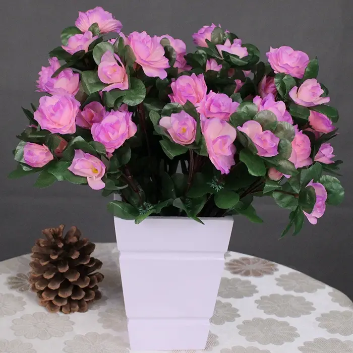 Fleurs et plantes artificielles pour la décoration extérieure du printemps