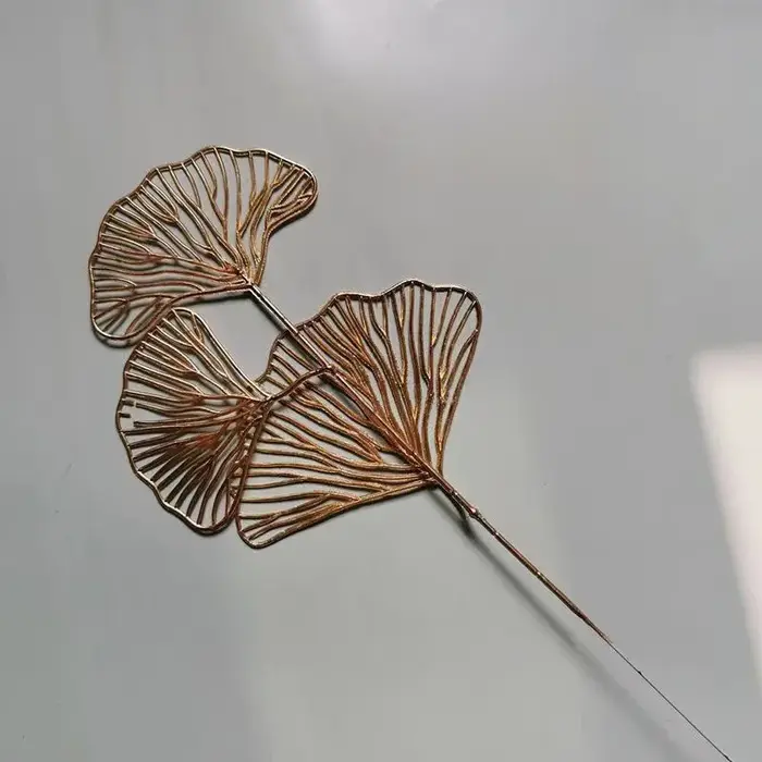 Plantes artificielles dorées d'eucalyptus, feuille de Ginkgo, fausse fleur dorée, décoration de mais