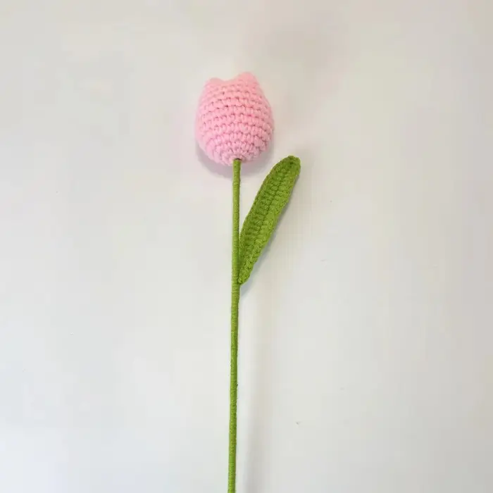 Bouquet de tulipes de fleurs tricotées
