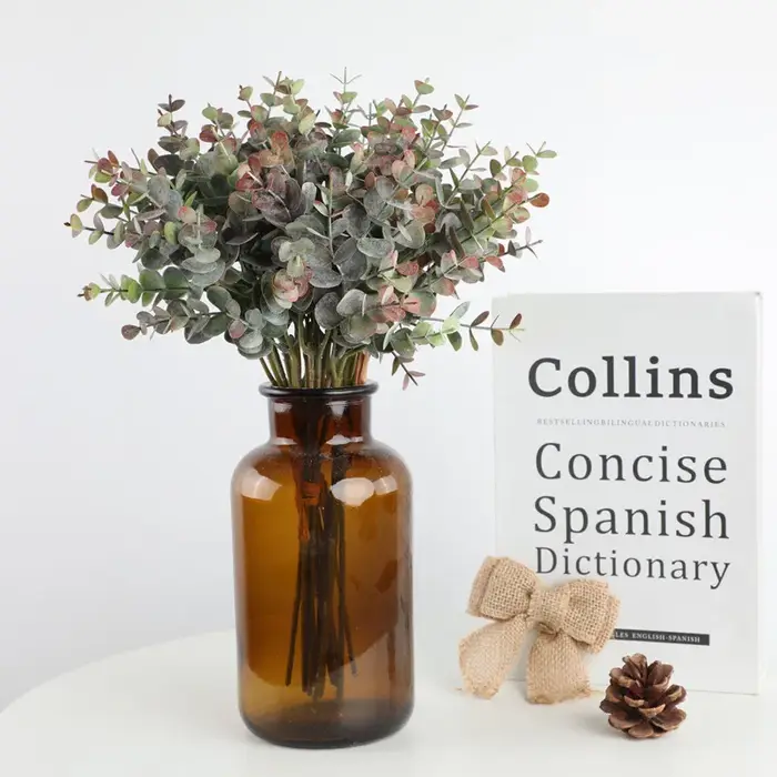 Bouquet de plantes artificielles en feuilles d'eucalyptus