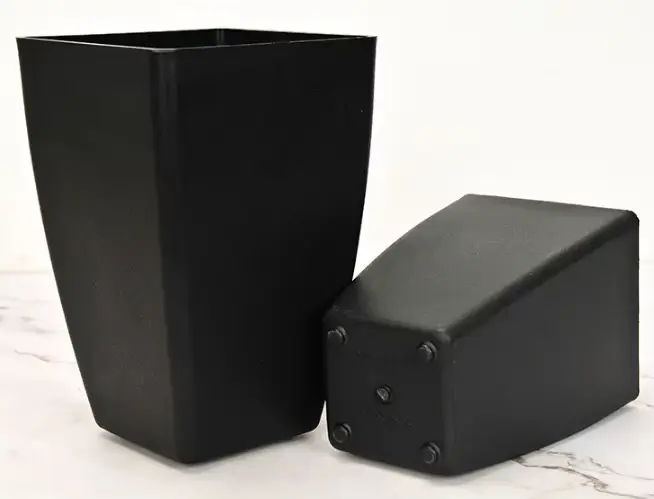 Pot de fleurs moderne en plastique noir