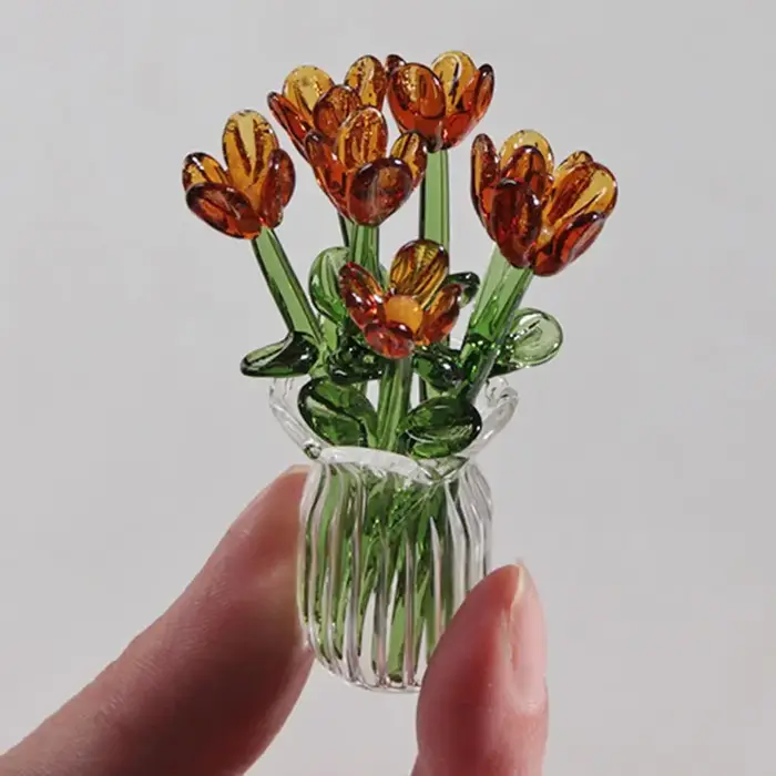 Bouquet de fleurs en verre avec vase