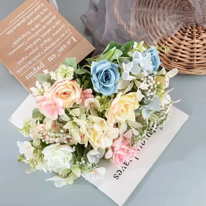 Bouquet de roses artificielles