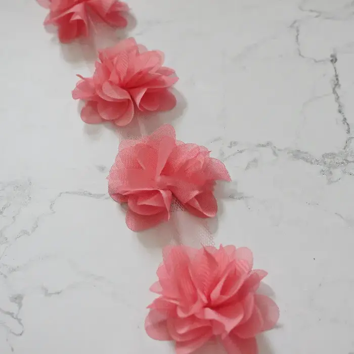 24 pièces de fleurs (2 yards) en dentelle de mousseline 3D