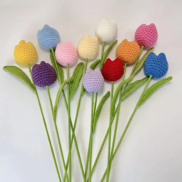 Bouquet de tulipes de fleurs tricotées
