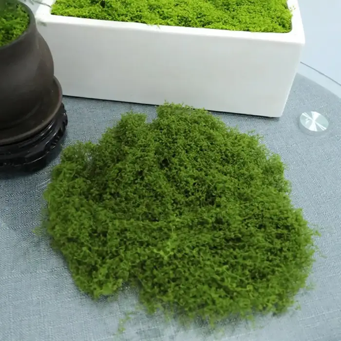 Décoration en mousse verte artificielle
