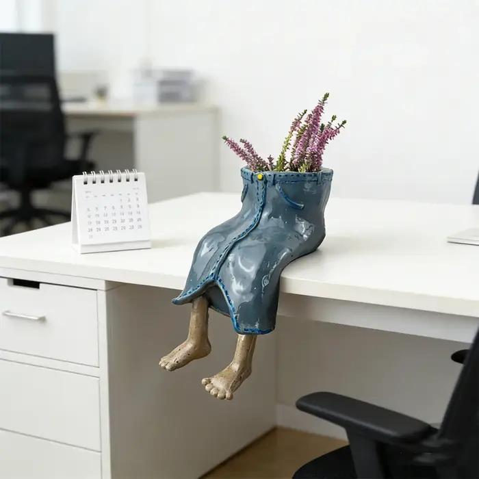 Pot de fleurs suspendu en forme de jambe