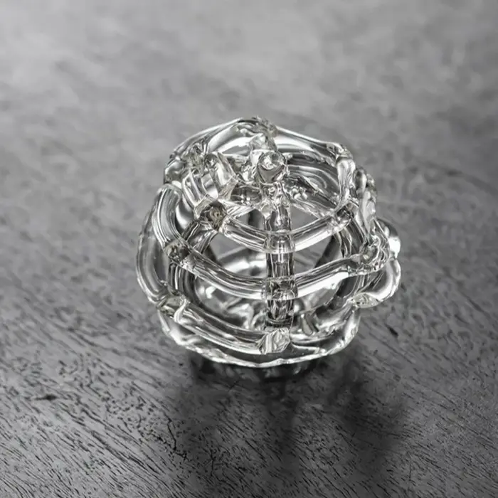 Vase en verre transparent