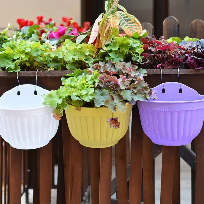 Pot de fleurs mural en plastique