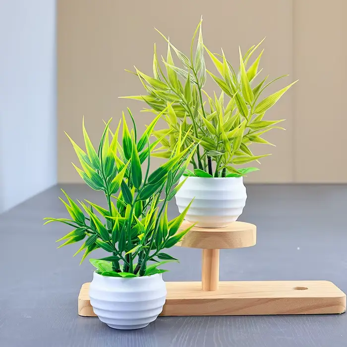Plantes artificielles en bambou en pot