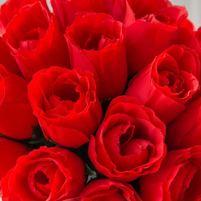 Bouquet de fleurs artificielles rouges