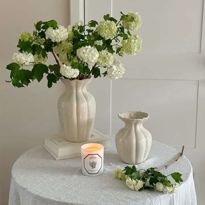 Vase en céramique de style crème de luxe