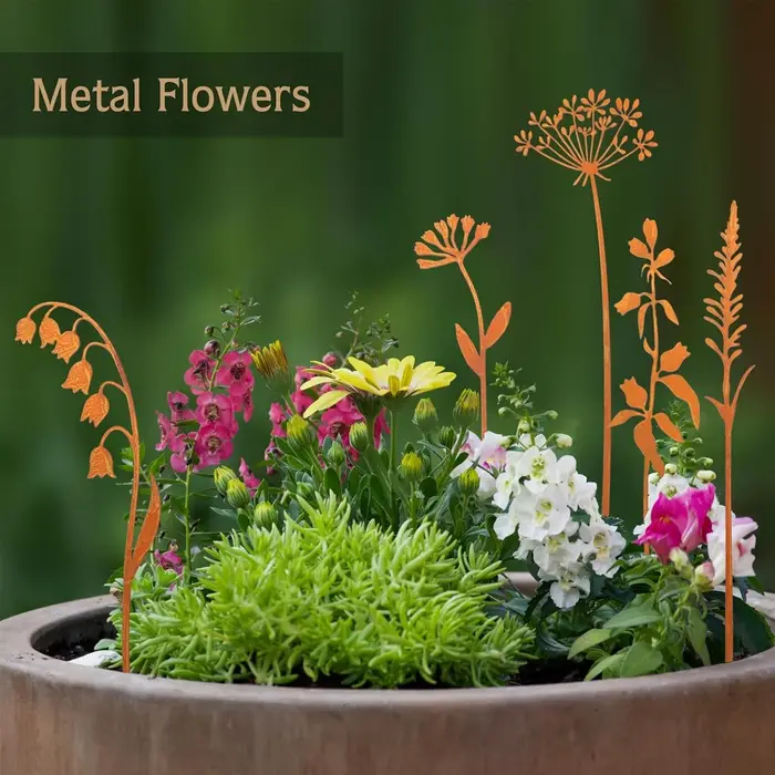 Fleurs en métal rouillé