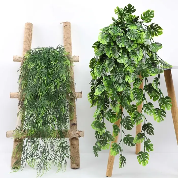 Plante artificielle violette suspendue