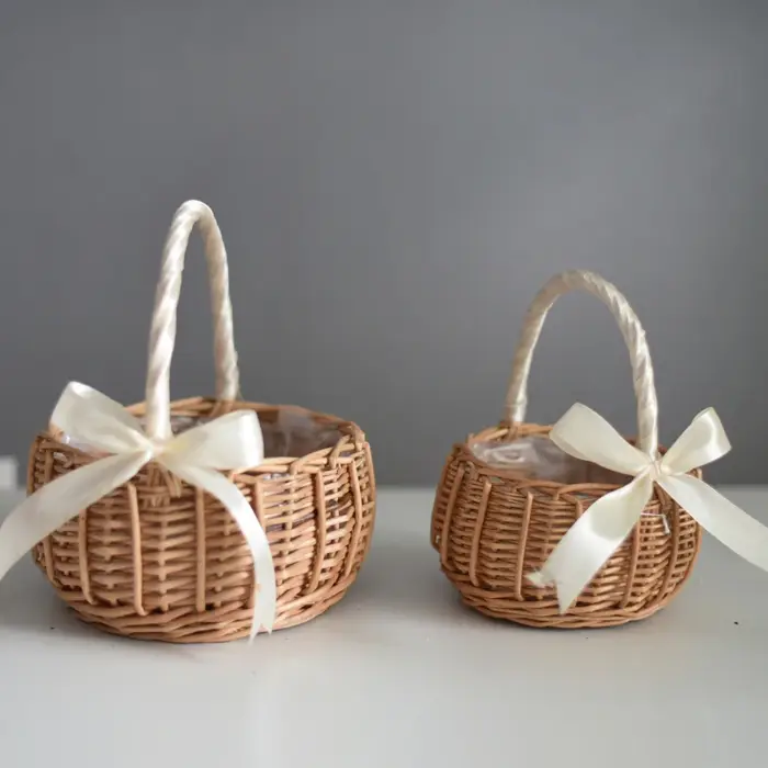Panier de fleurs tissé