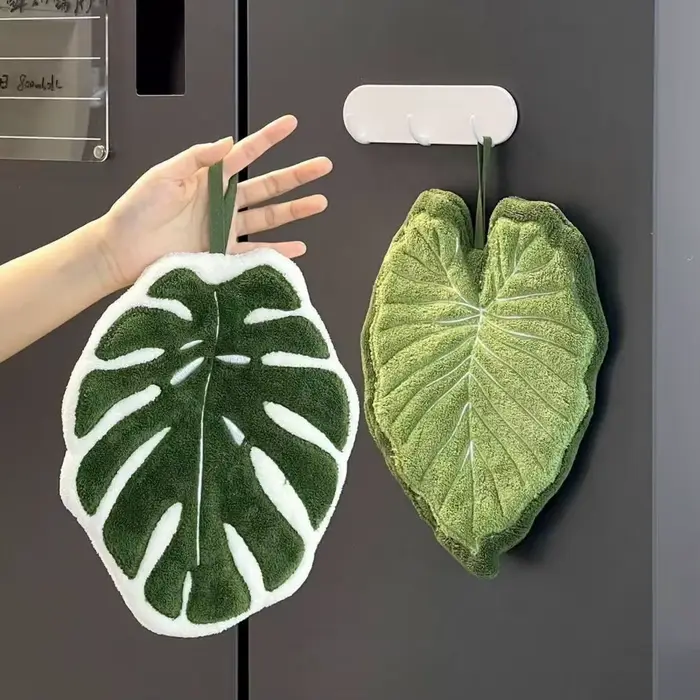 Serviette de toilette en forme de feuilles de plantes vertes