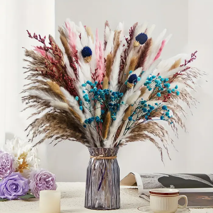 Bouquets de fleurs d'herbe de la pampa naturelle et moelleuse pour arrangements floraux de mariage