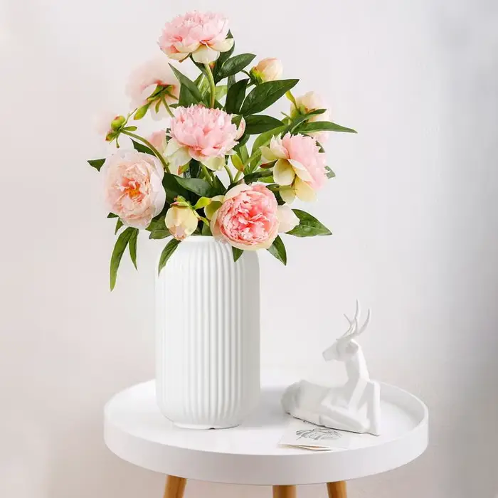 Vase en plastique chic à rayures imitation céramique pour fleurs - Pièce décorative florale durable et facile à placer