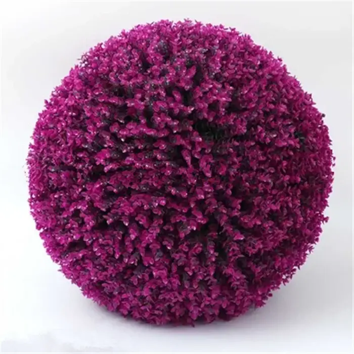 Grande boule de fleurs et de plantes brodées sur mesure