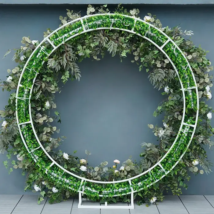 H7736 rouge blanc Rose verdure feuille d'eucalyptus fleur rangée Arrangement cadre rond mariage toile de fond décor support Floral événement accessoire