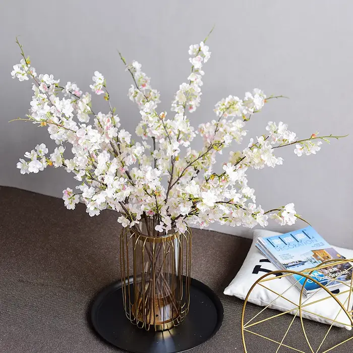 Fleurs artificielles, décoration florale blanche