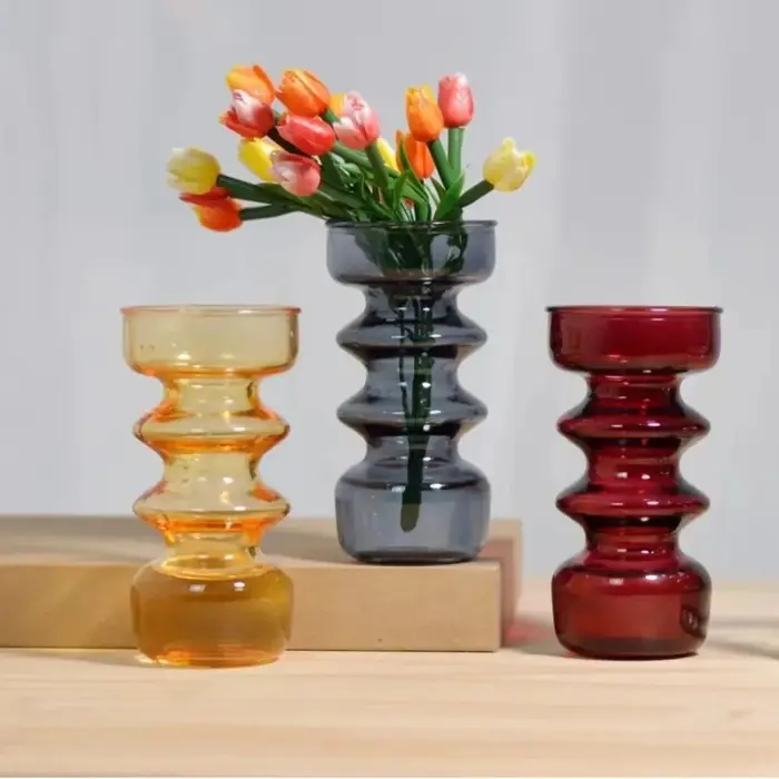 Vases colorés en verre