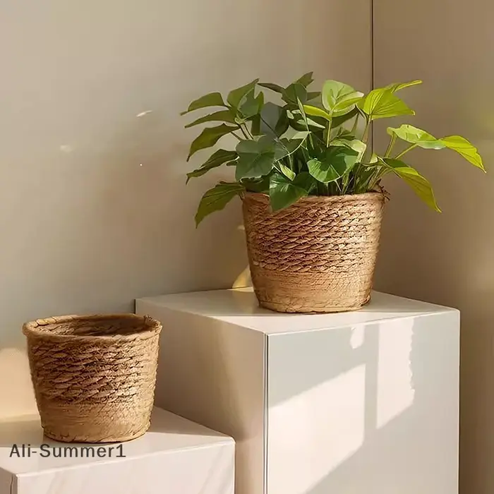 Pot de plantes à fleurs tissées en paille