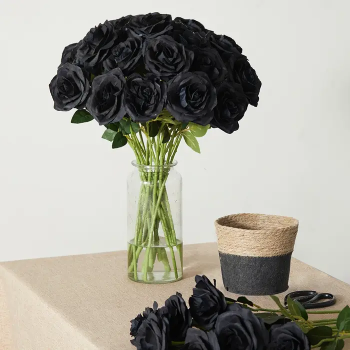 Rose artificielle gothique en soie noire