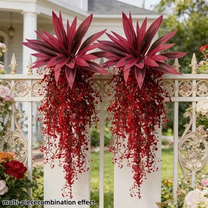 Plantes artificielles violettes et rouges