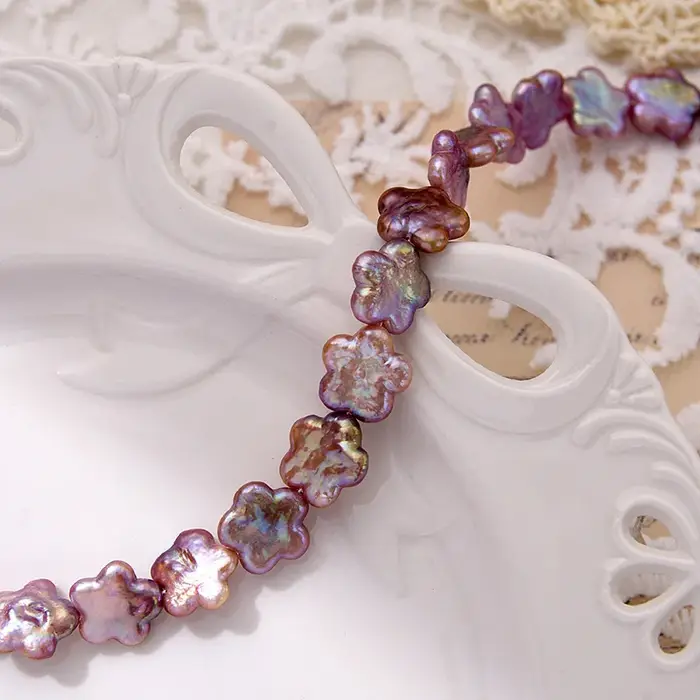 Perles d'eau douce naturelles en fleur de prunier baroque